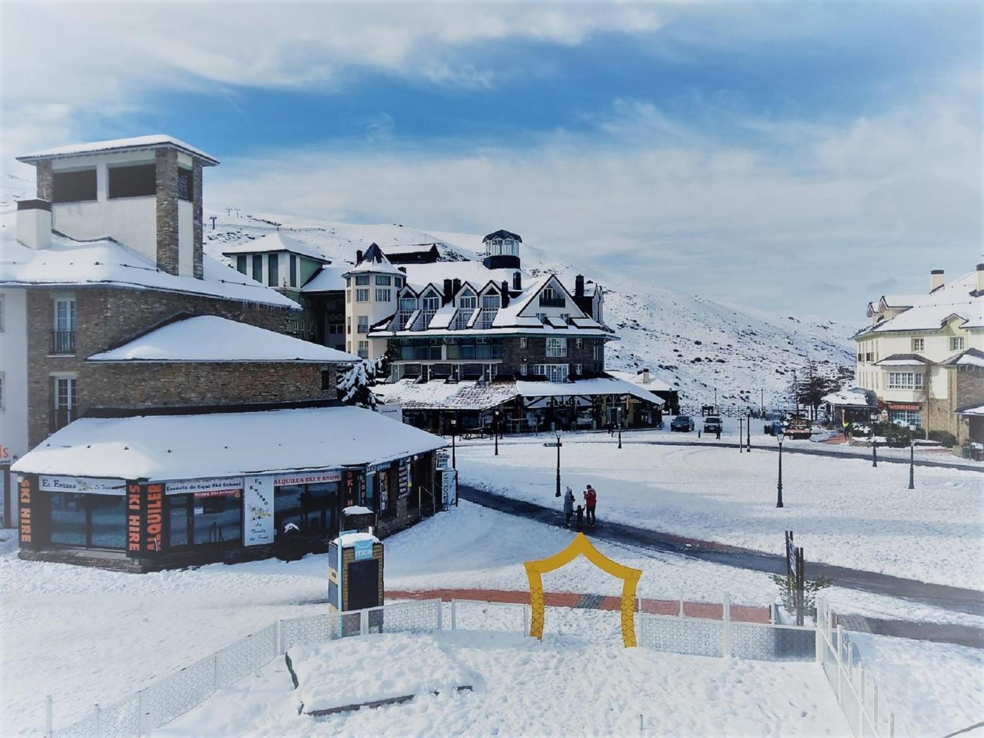 Ski Plaza Sierra Nevada & Zona Baja Buitenkant foto